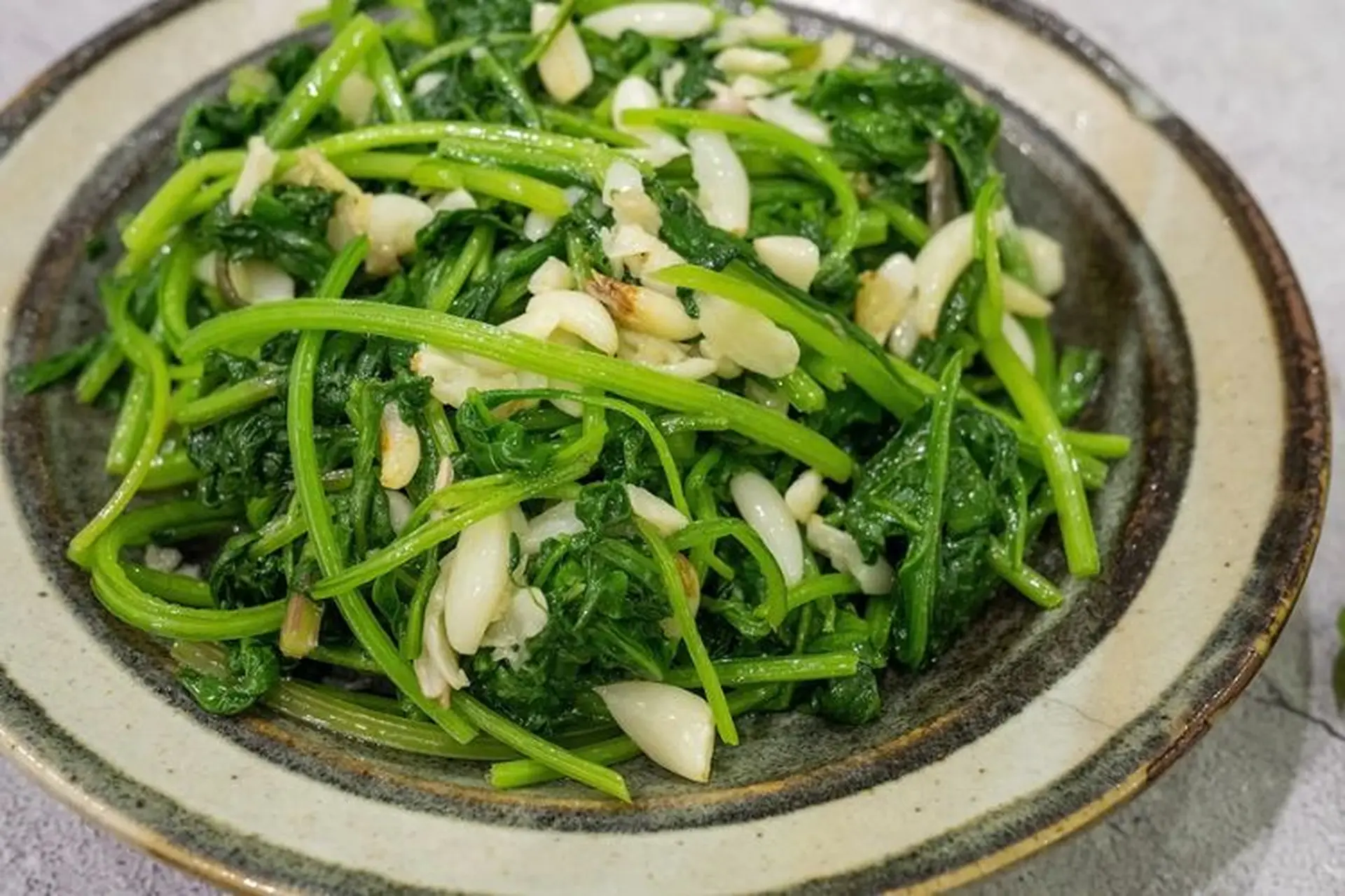 Cải bó xôi - 6. Làm đẹp da và tóc