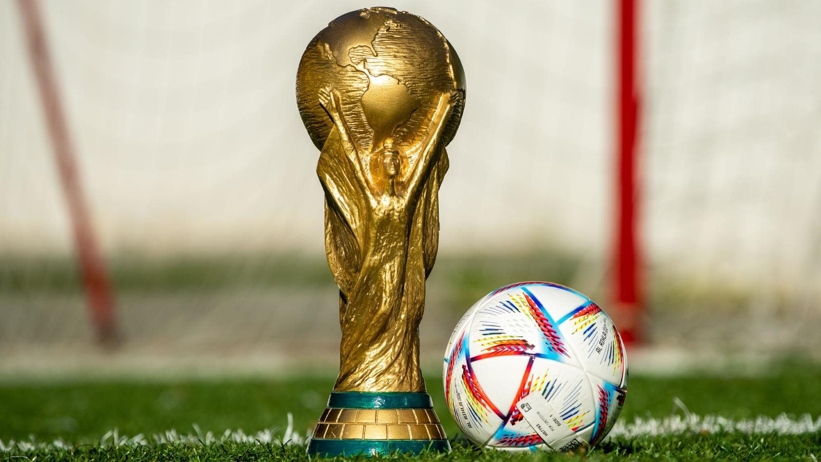 Lịch sử ra đời và phát triển của Quả bóng vàng FIFA