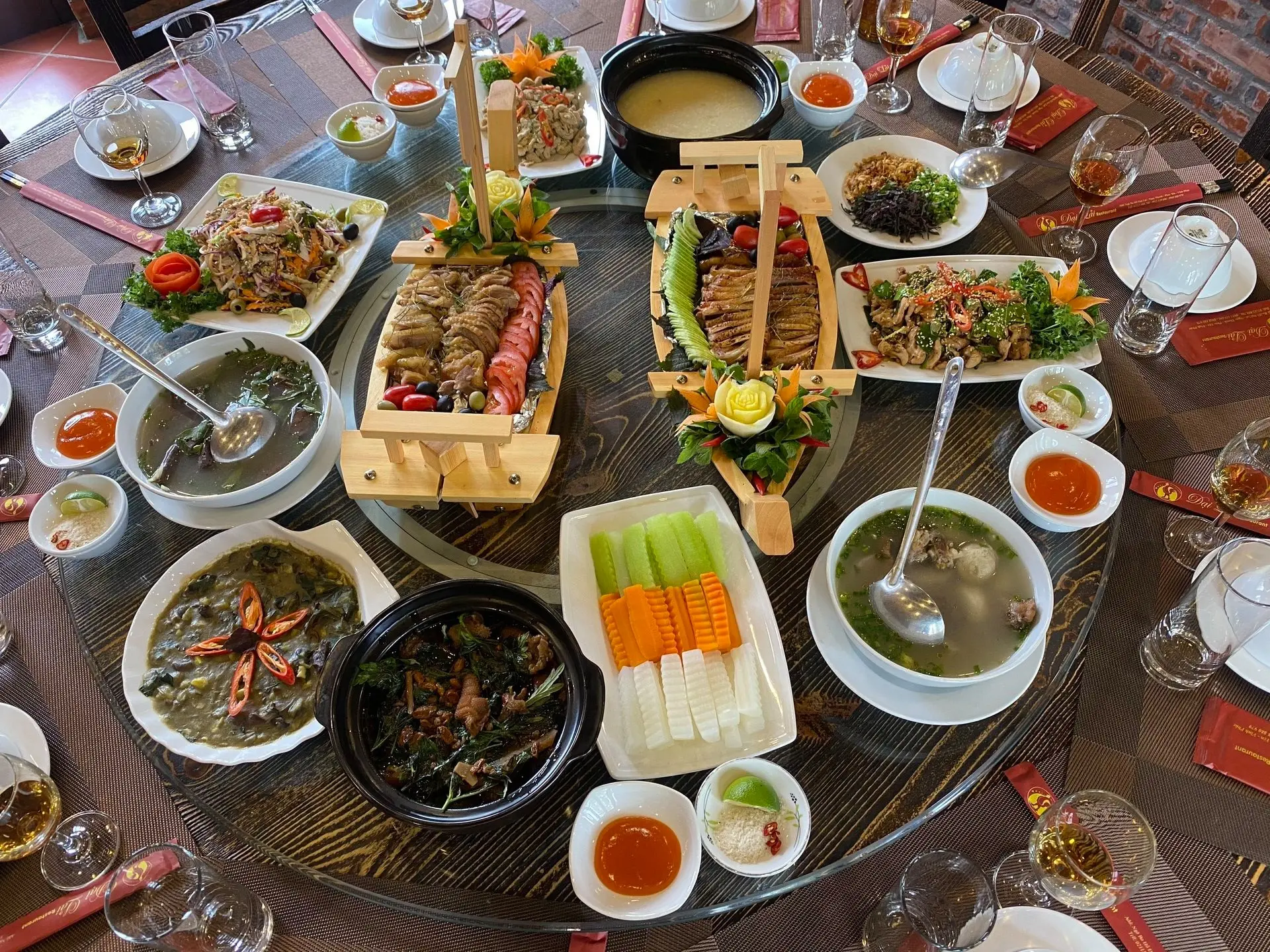 Không gian nhà hàng sang trọng tại Flamingo Đại Lải