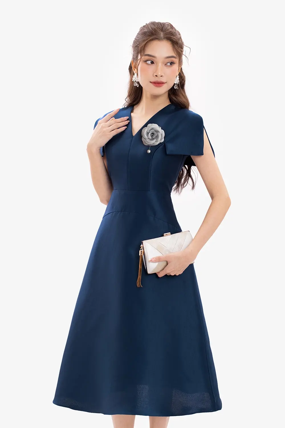 Nhiều kiểu dáng đầm dự tiệc công sở khác nhau