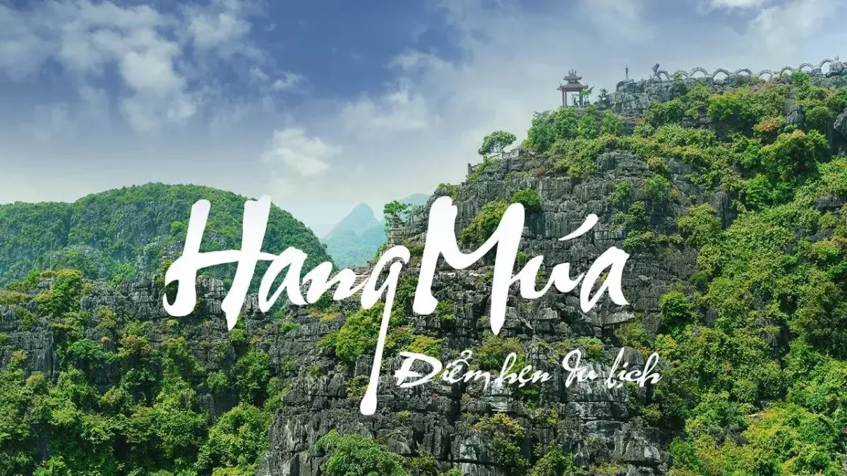 Toàn cảnh Tràng An nhìn từ đỉnh Hang Múa