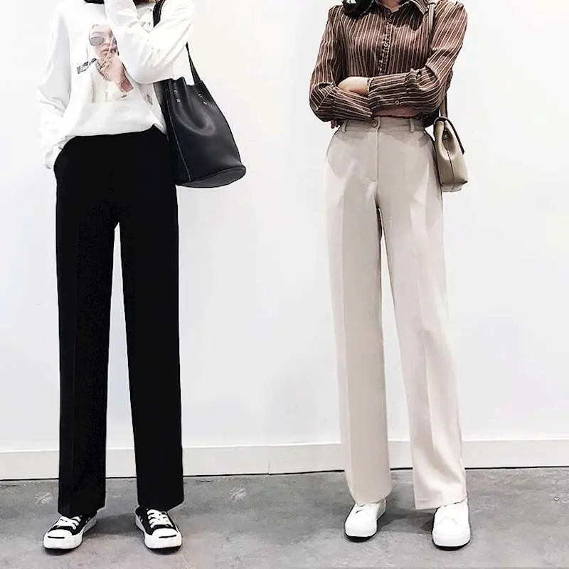 Một set đồ thanh lịch với quần tây nữ ống đứng và áo sơ mi