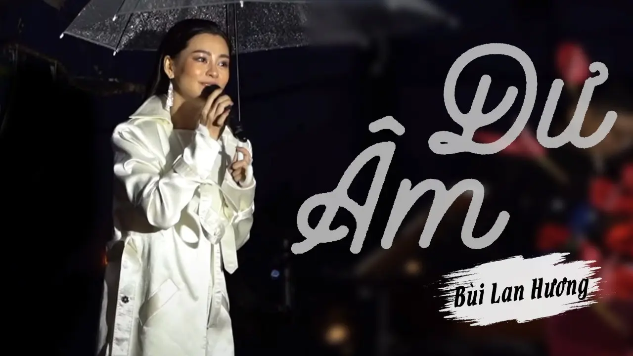 Bùi Lan Hương trình diễn trên sân khấu với phong cách Dream Pop