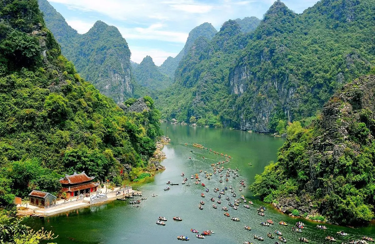 Toàn cảnh khu du lịch Tràng An Ninh Bình từ trên cao