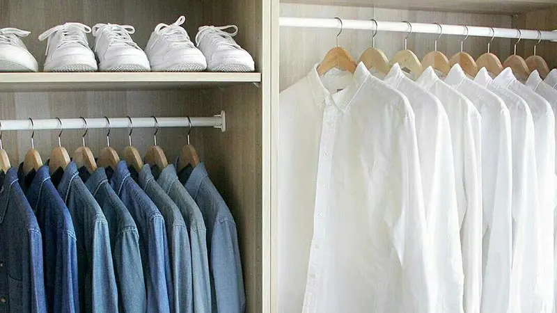 Một tủ đồ được sắp xếp gọn gàng theo phương pháp capsule wardrobe