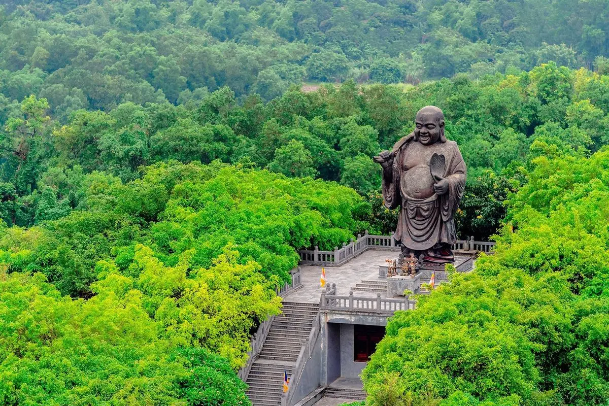 Tượng Phật Di Lặc bằng đồng lớn nhất châu Á tại chùa Bái Đính