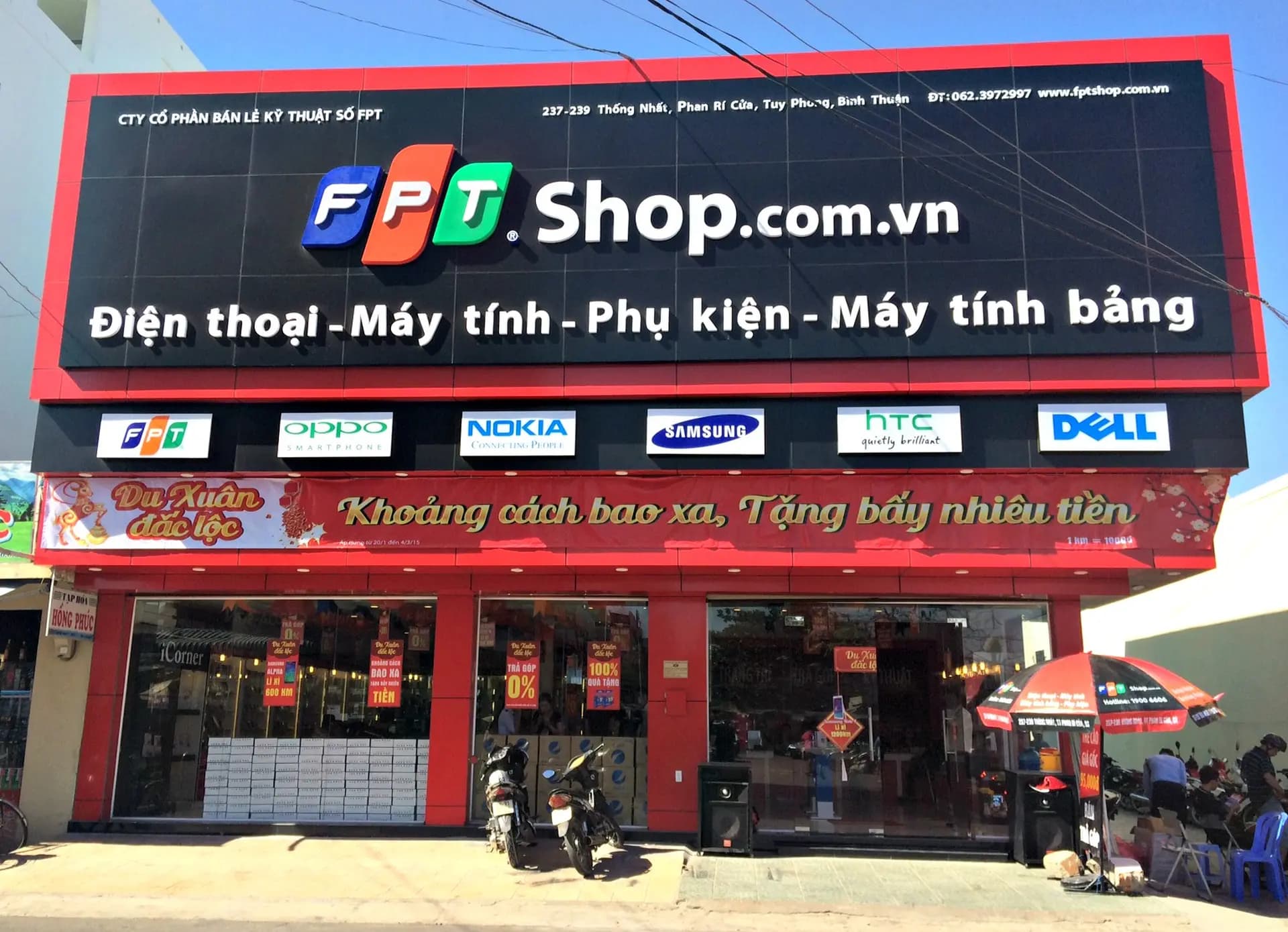 Không gian mua sắm hiện đại và chuyên nghiệp tại FPT Shop