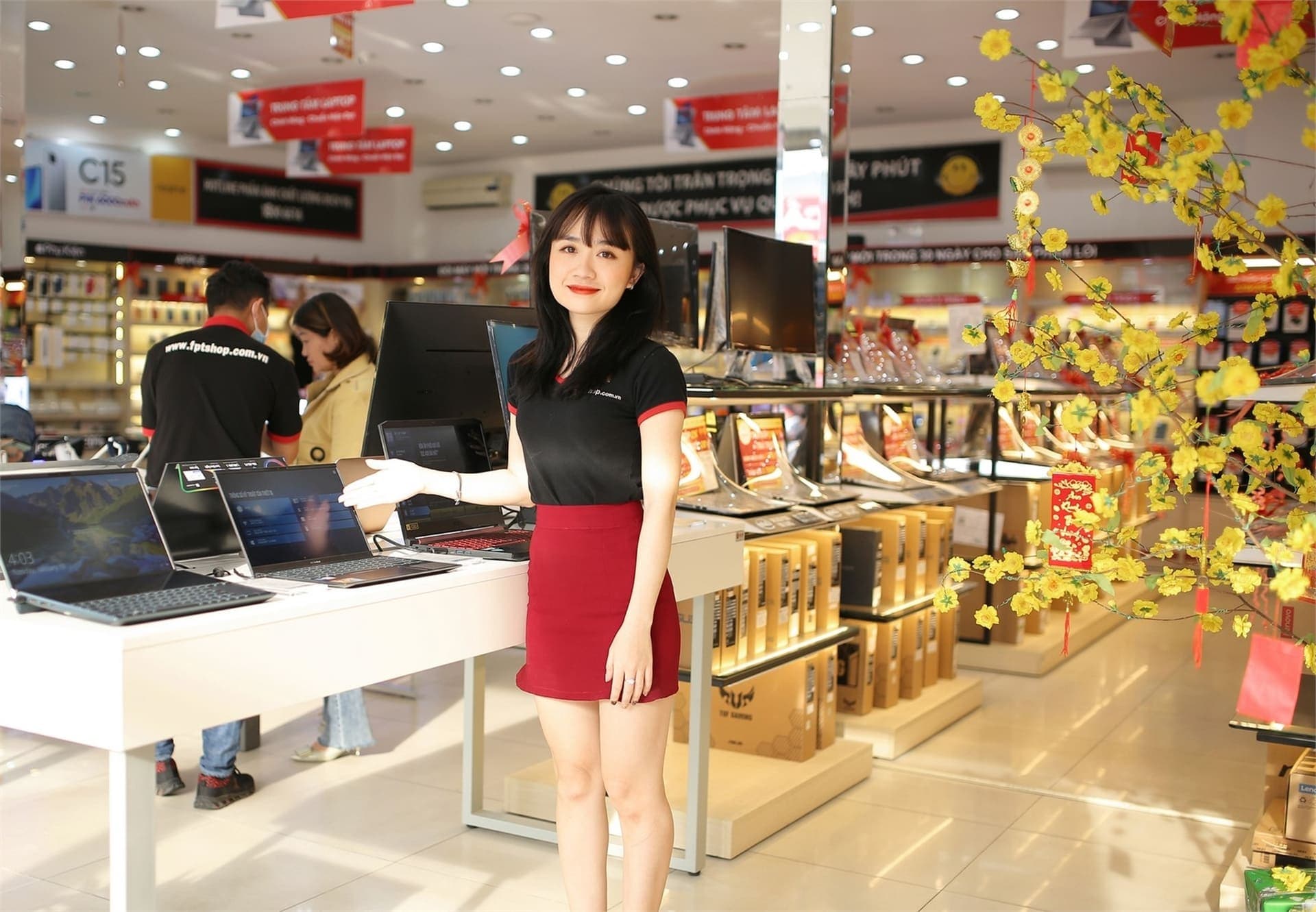 Dịch vụ khách hàng chuyên nghiệp tại FPT Shop