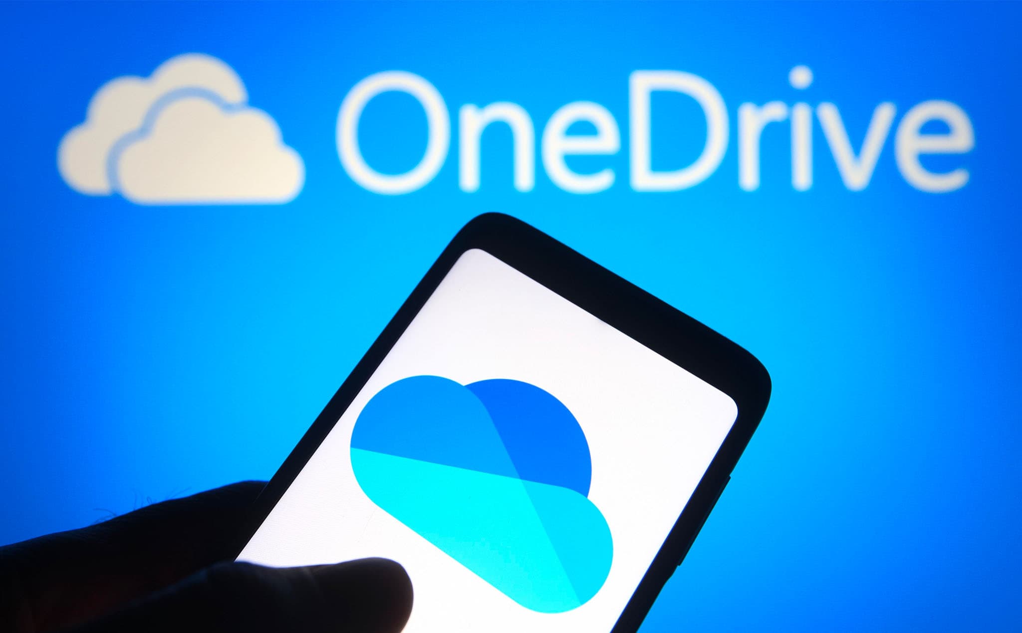 Quá trình đồng bộ hóa tệp tin liền mạch của OneDrive trên nhiều thiết bị
