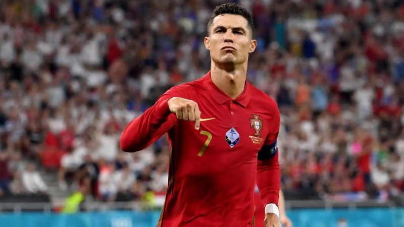 CR7 cũng góp mặt với bản năng săn bàn của mình