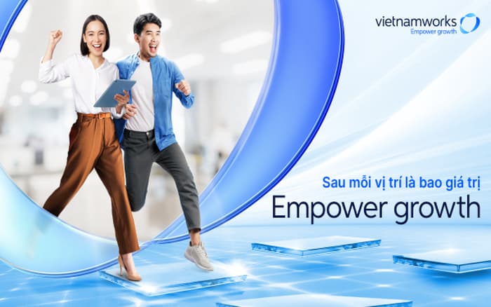 Một nhà tuyển dụng đang tìm kiếm ứng viên trên Vietnamworks