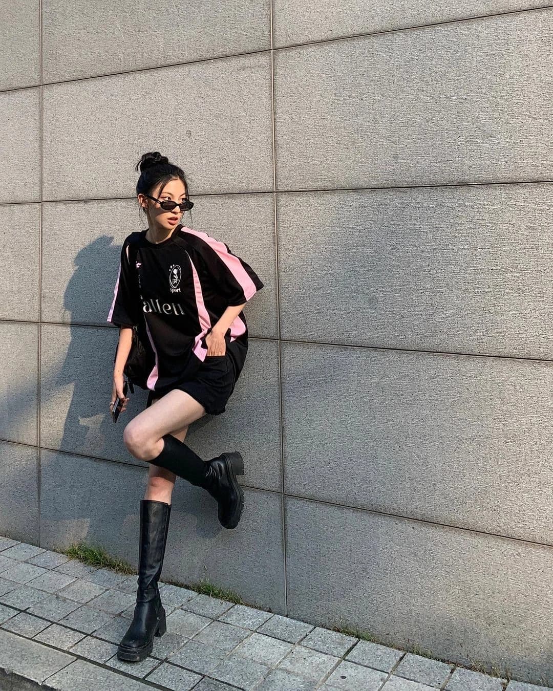 Phong cách street style cá tính với áo bóng chuyền