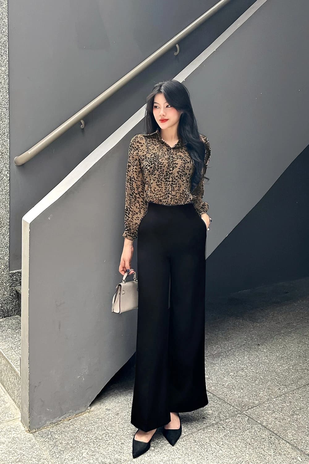 Phối đồ chuyên nghiệp với sơ mi họa tiết và quần tây