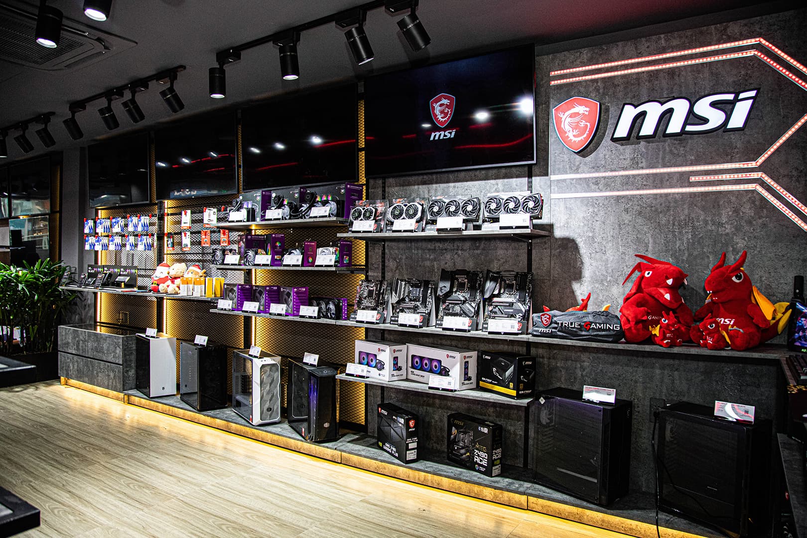 Không gian mua sắm và trải nghiệm hoành tráng tại showroom GEARVN