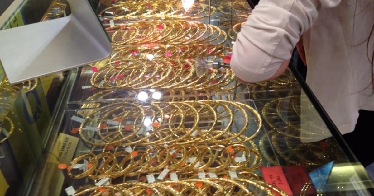 Một bộ trang sức cưới bằng vàng 24K tinh xảo của Bảo Tín Minh Châu