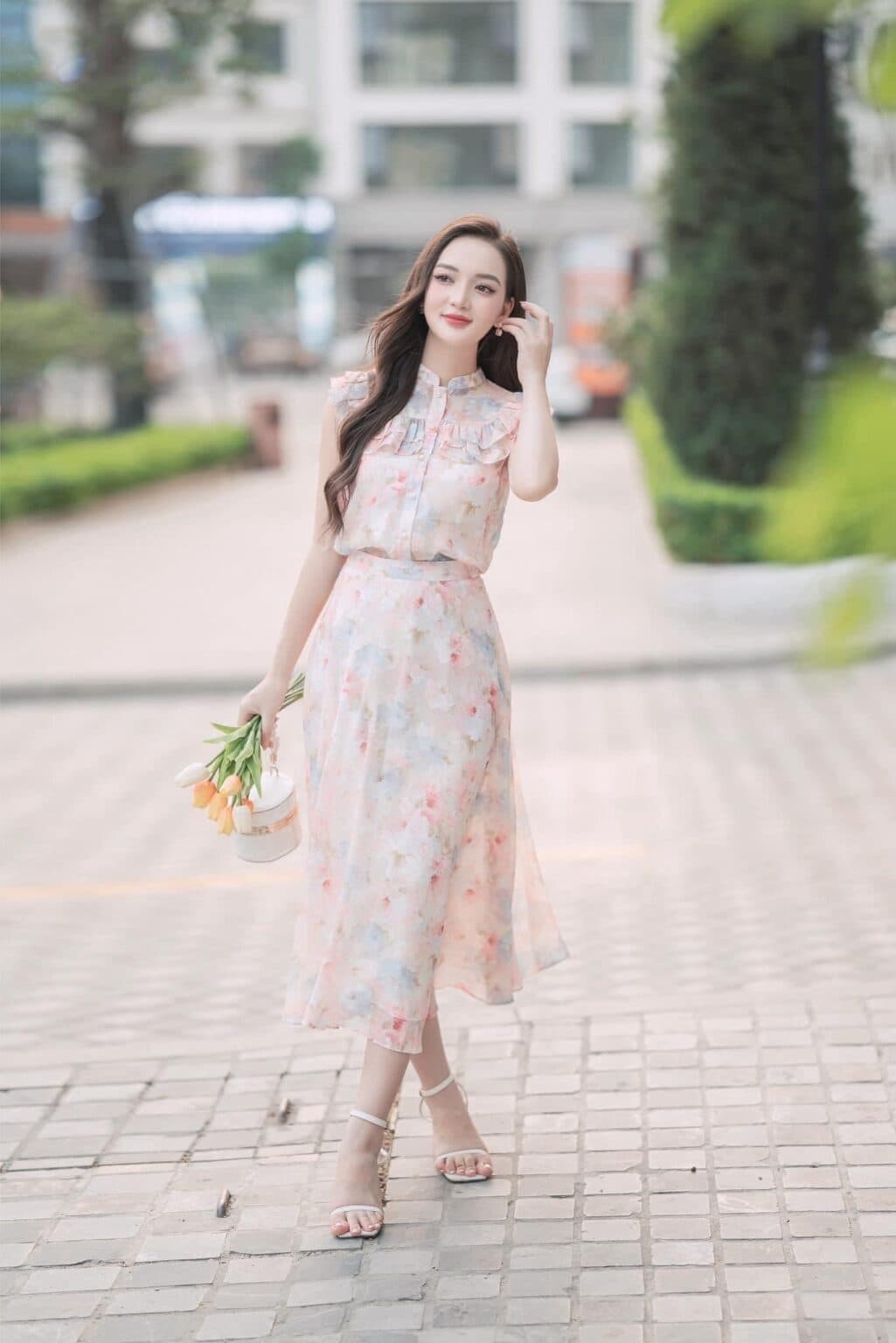 Mẫu váy midi hoa nhã nhặn dáng chữ A thanh lịch