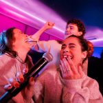 Karaoke Là Gì? Nguồn Gốc, Lợi Ích Và Xu Hướng Hát Karaoke Hiện Nay