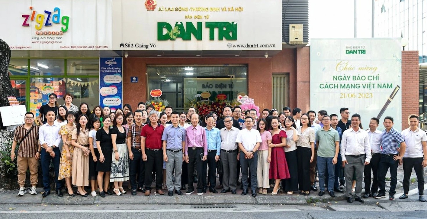 Đội ngũ phóng viên, biên tập viên chuyên nghiệp