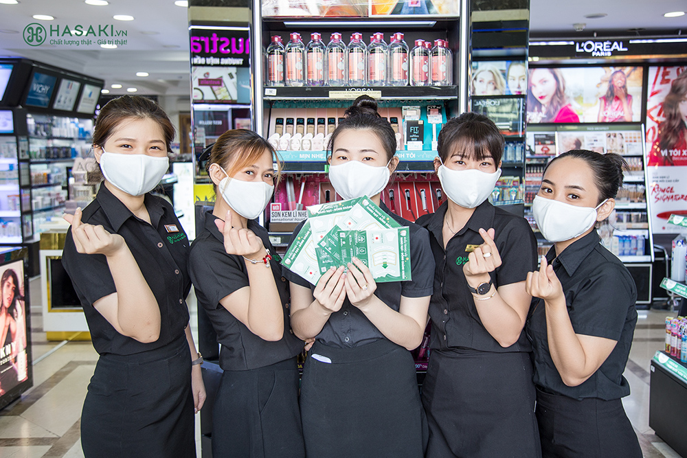Đội ngũ nhân viên am hiểu sản phẩm là một điểm mạnh của Hasaki.