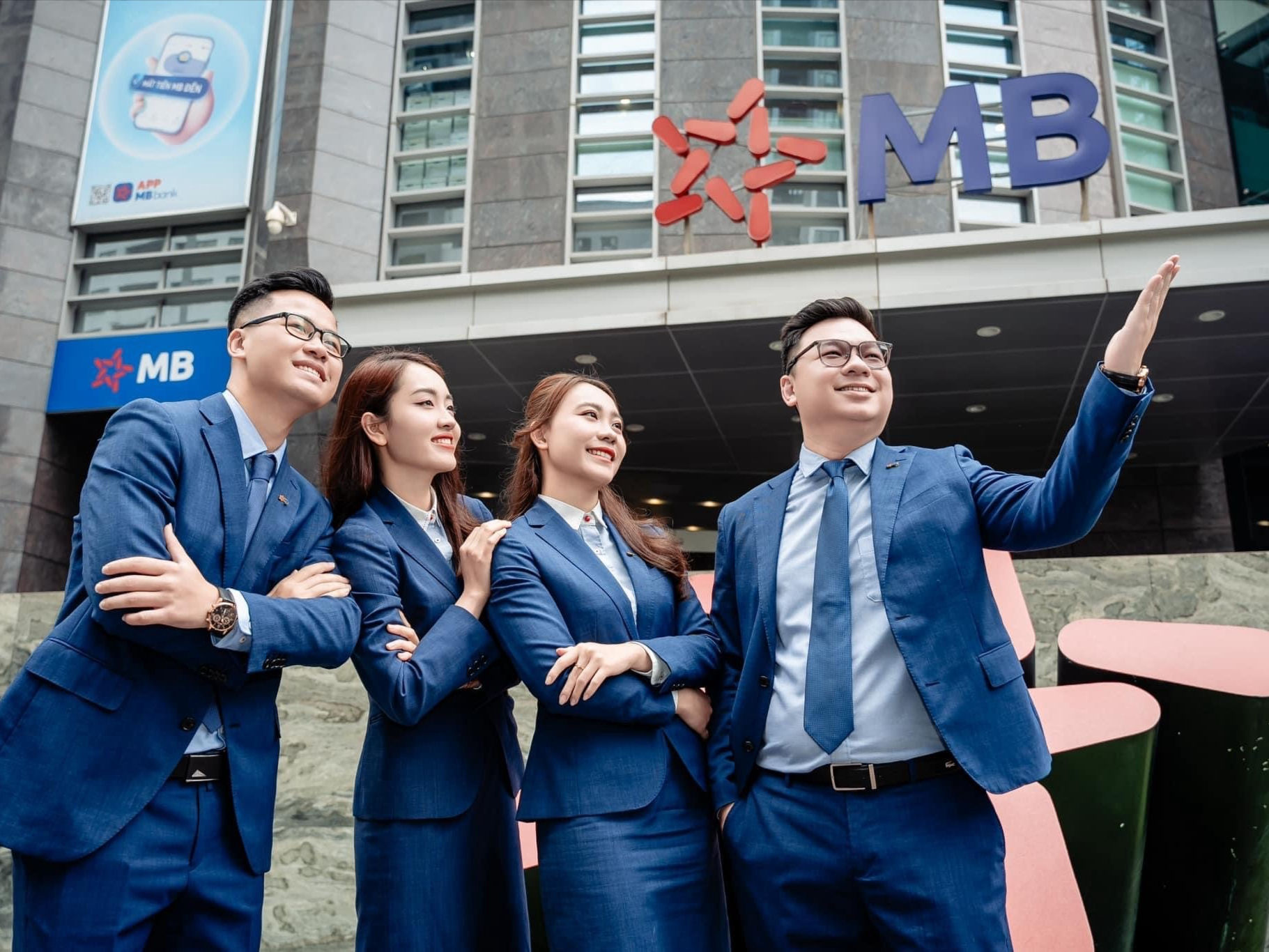 Ngân hàng MB Bank luôn đi đầu trong việc áp dụng công nghệ hiện đại để nâng cao trải nghiệm khách hàng