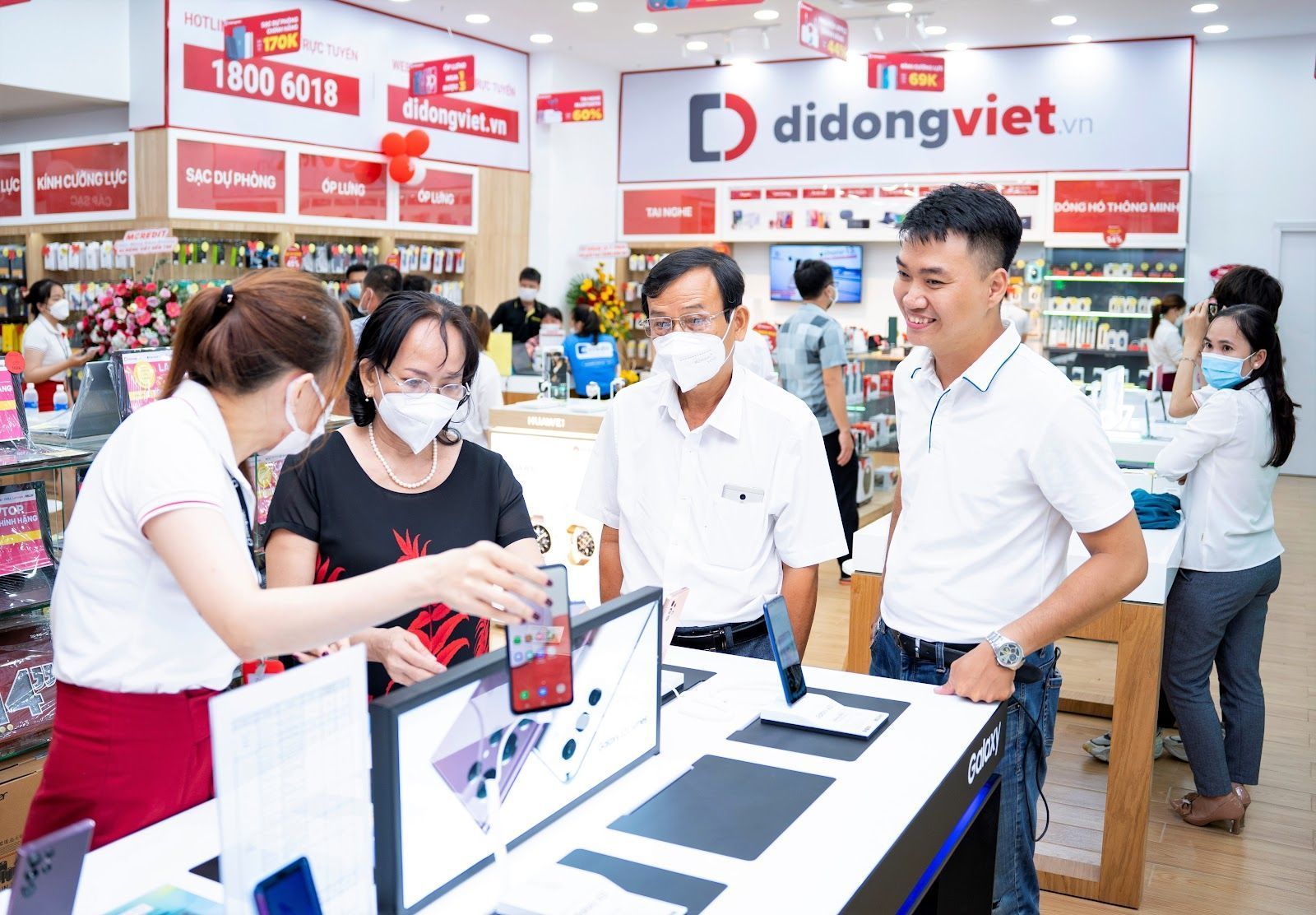 Không gian trưng bày thiết bị di động chuyên nghiệp