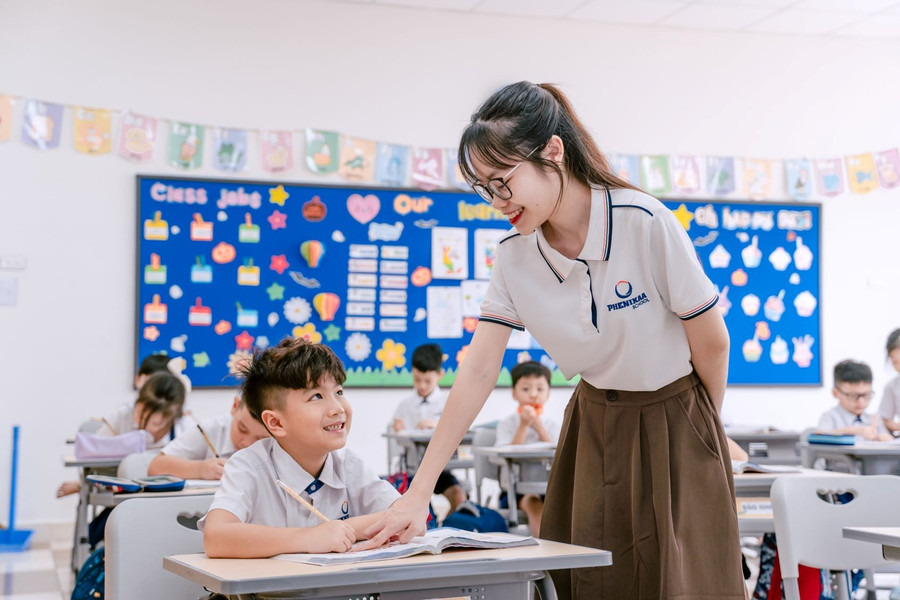 Chính sách tiền lương nhân viên trường học