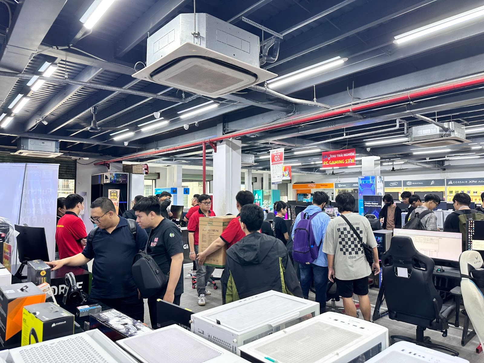 Không gian mua sắm Tin Học Ngôi Sao hiện đại bậc nhất