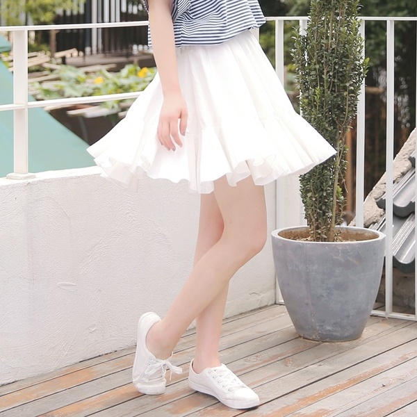 Váy trắng - Chọn theo vibe: nữ tính hay tối giản Váy trắng - Chọn theo vibe: nữ tính hay tối giản