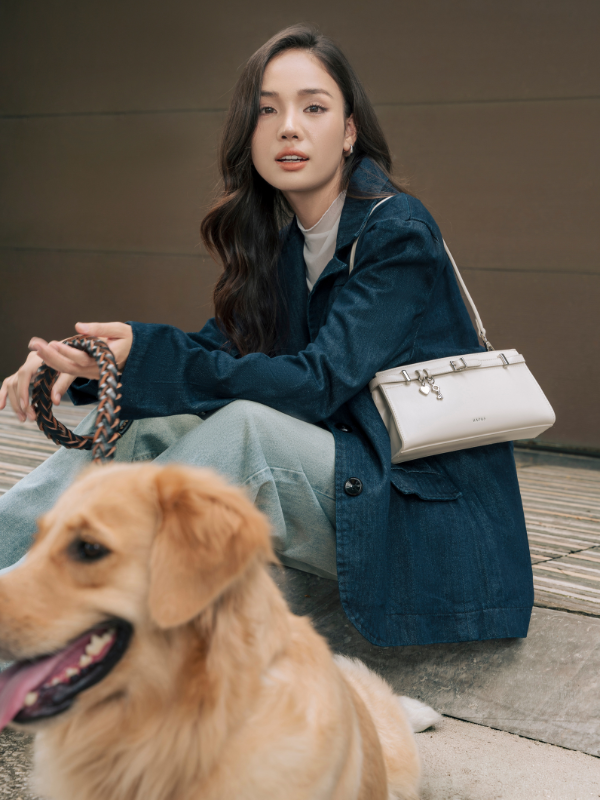 Túi Hapas - Áo thun oversize + jeans: combo an toàn mà trendy Túi Hapas - Áo thun oversize + jeans: combo an toàn mà trendy