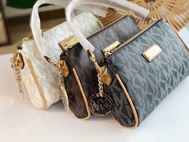 Túi Michael Kors - Đi chơi: thoải mái nhưng vẫn chỉn chu Túi Michael Kors - Đi chơi: thoải mái nhưng vẫn chỉn chu