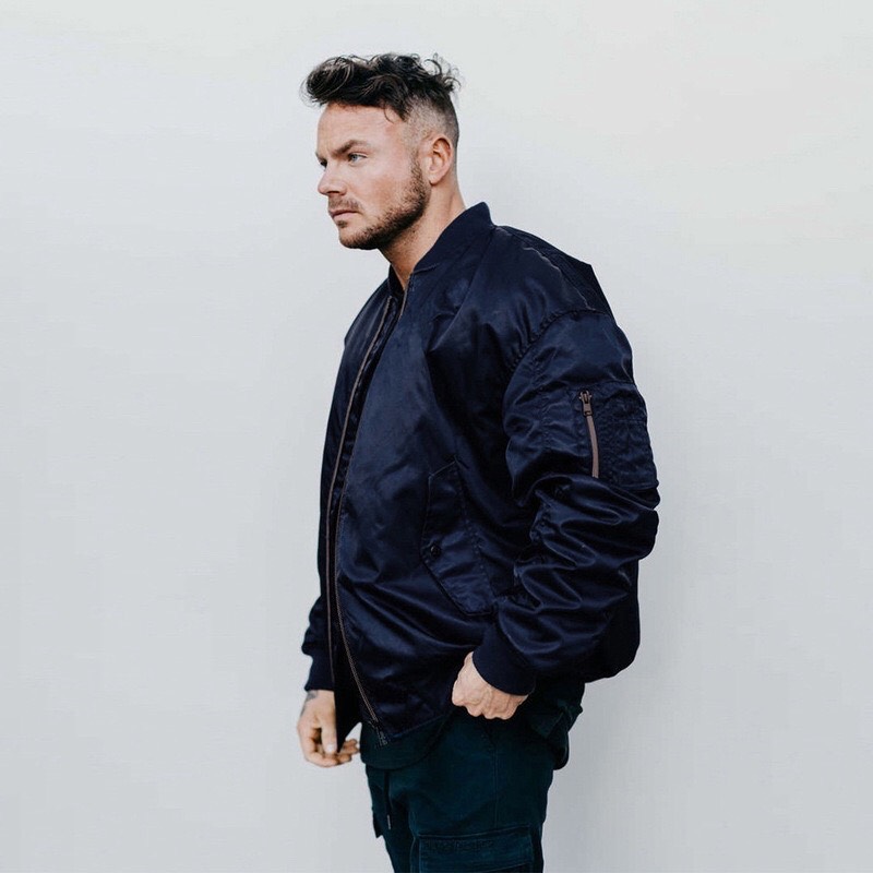 Áo bomber - Tại sao bomber hợp nhiều phong cách Áo bomber - Tại sao bomber hợp nhiều phong cách