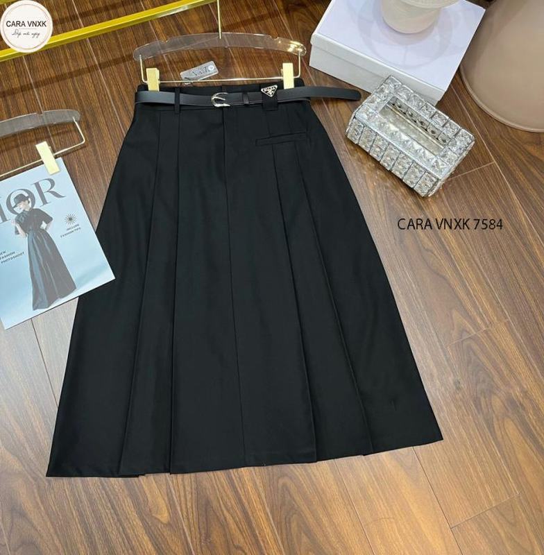 Chân váy xếp ly - Từ công sở đến cà phê: mặc là có outfit Chân váy xếp ly - Từ công sở đến cà phê: mặc là có outfit