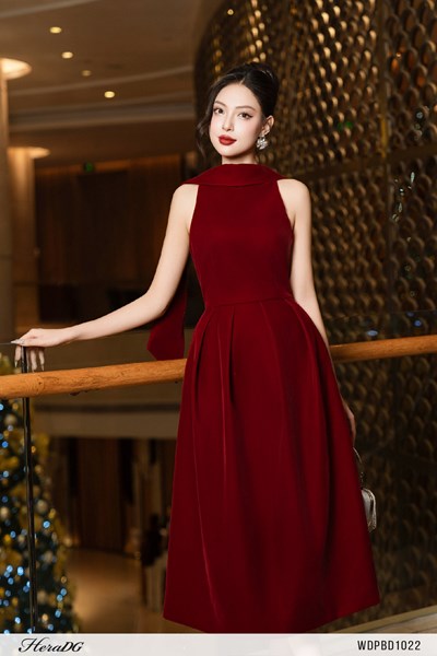 Váy dạ hội - Slip dress satin: tối giản nhưng nhìn đắt tiền Váy dạ hội - Slip dress satin: tối giản nhưng nhìn đắt tiền