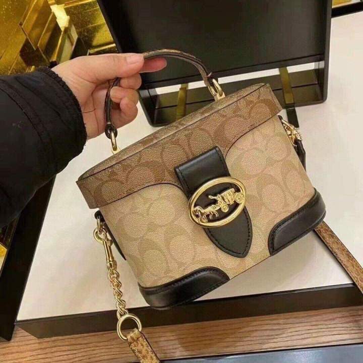 Túi coach - Chất liệu Signature Canvas và da: nhìn xịn, dùng bền Túi coach - Chất liệu Signature Canvas và da: nhìn xịn, dùng bền