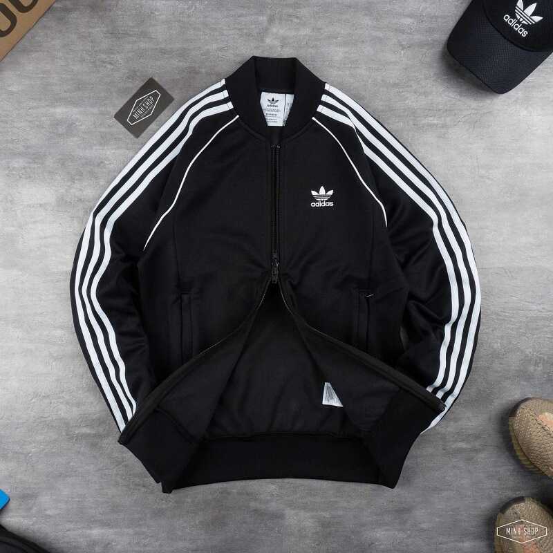 Áo khoác adidas - Smart-casual: áo gió trơn + jeans tối + polo