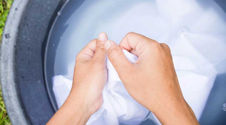 Cách xử lý quần áo bị ra màu - Nhận diện nhanh: phai màu hay nhuộm chéo Cách xử lý quần áo bị ra màu - Nhận diện nhanh: phai màu hay nhuộm chéo