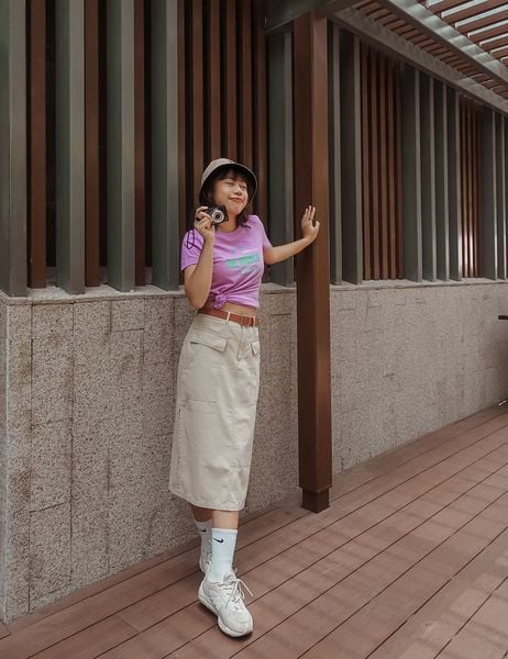 Phối đồ dạo phố cuối tuần - Váy & quần: cân bằng tỉ lệ, thoải mái di chuyển Phối đồ dạo phố cuối tuần - Váy & quần: cân bằng tỉ lệ, thoải mái di chuyển