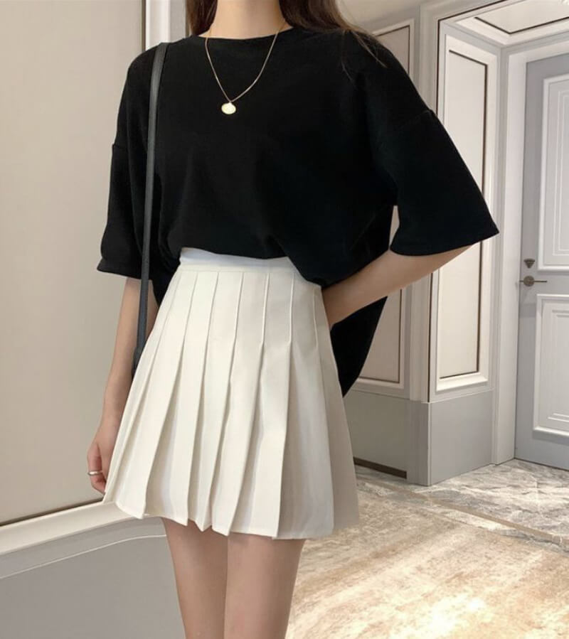 Chân váy ngắn - 3) Ôm body tối giản: gọn gàng và “slay” vừa đủ Chân váy ngắn - 3) Ôm body tối giản: gọn gàng và “slay” vừa đủ