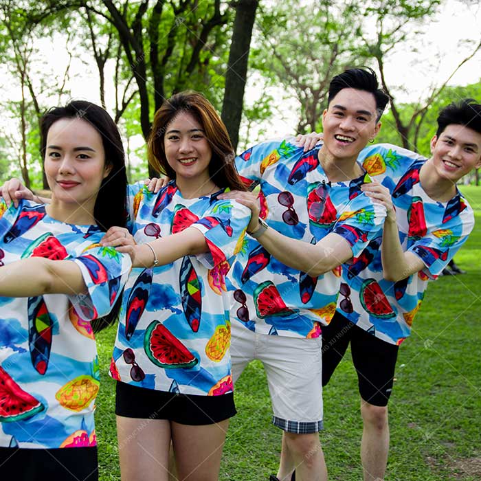 Áo phông nhóm - Mix với váy, quần và phụ kiện đúng mood Áo phông nhóm - Mix với váy, quần và phụ kiện đúng mood