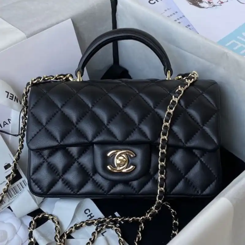 Túi chanel - Chọn size theo thói quen mang đồ Túi chanel - Chọn size theo thói quen mang đồ