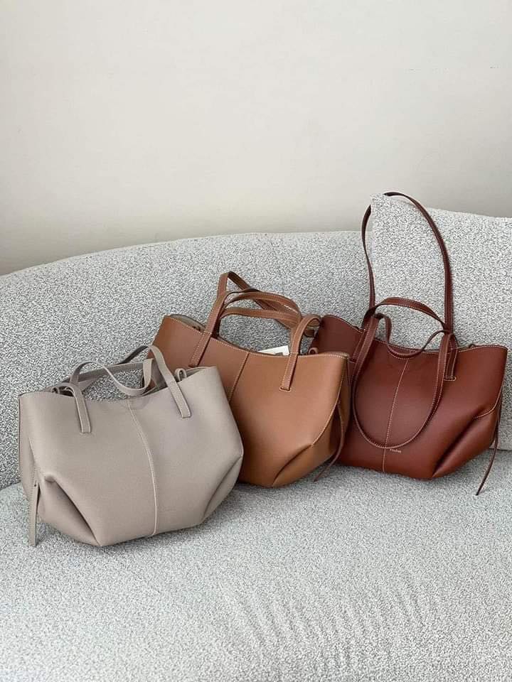 Túi Polene - Chất liệu và hoàn thiện: nhìn gần càng thấy tinh tế Túi Polene - Chất liệu và hoàn thiện: nhìn gần càng thấy tinh tế