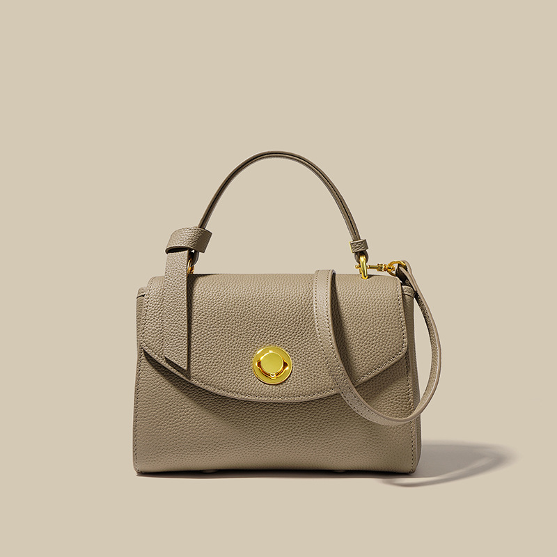 Túi xách nữ - Màu và form: bí kíp phối áo váy không đau đầu Túi xách nữ - Màu và form: bí kíp phối áo váy không đau đầu