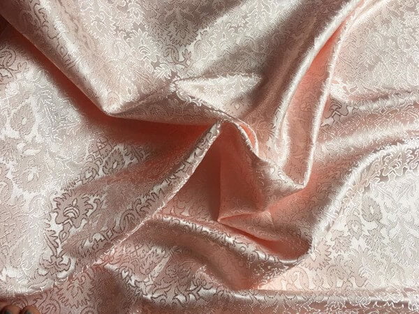 Vải gấm là gì - Áo và chân váy: dễ ứng dụng nhất cho người mới Vải gấm là gì - Áo và chân váy: dễ ứng dụng nhất cho người mới