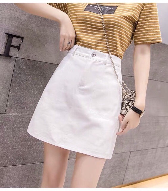 Váy đi tiệc - Trang sức và tóc tai: một điểm sáng là đủ Váy đi tiệc - Trang sức và tóc tai: một điểm sáng là đủ