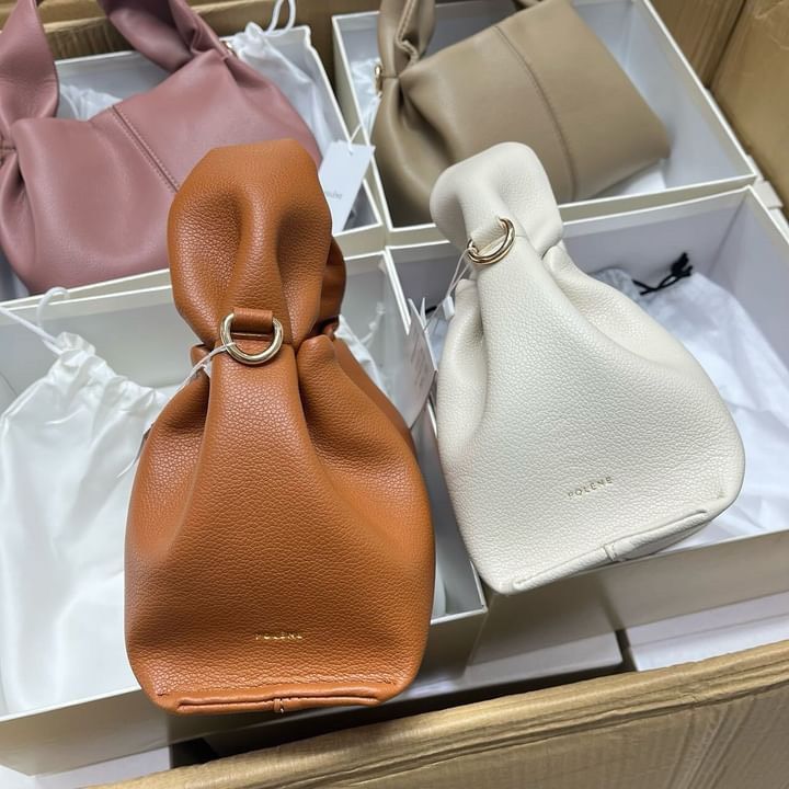 Túi Polene - Đi chơi và hẹn hò: đeo chéo gọn, rảnh tay mà vẫn sang Túi Polene - Đi chơi và hẹn hò: đeo chéo gọn, rảnh tay mà vẫn sang