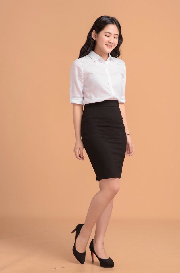 Chân váy bút chì - Outfit 3: Áo len mỏng cổ lọ + boots cổ thấp Chân váy bút chì - Outfit 3: Áo len mỏng cổ lọ + boots cổ thấp