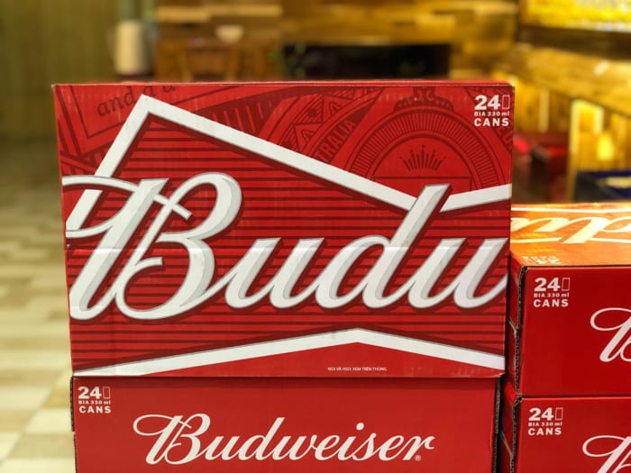 Bia Budweiser - Hồ sơ mùi vị, độ sủi và hậu vị