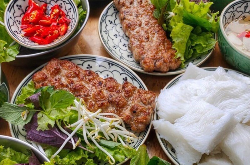 Bún chả - Sơ chế bún, rau và đồ chua