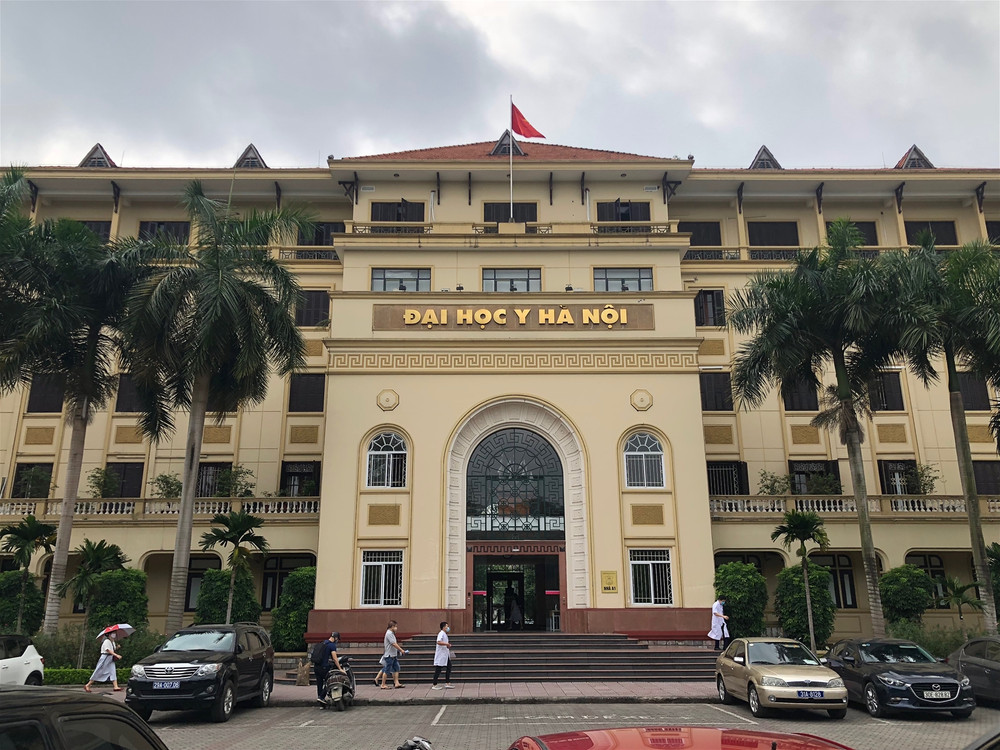 Bệnh viện Đại học Y Hà Nội - Nội khoa và quản lý bệnh mạn tính