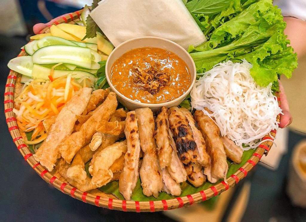 Nem nướng Nha Trang - Vì sao miếng nem phải mềm mọng nhưng vẫn dai nhẹ